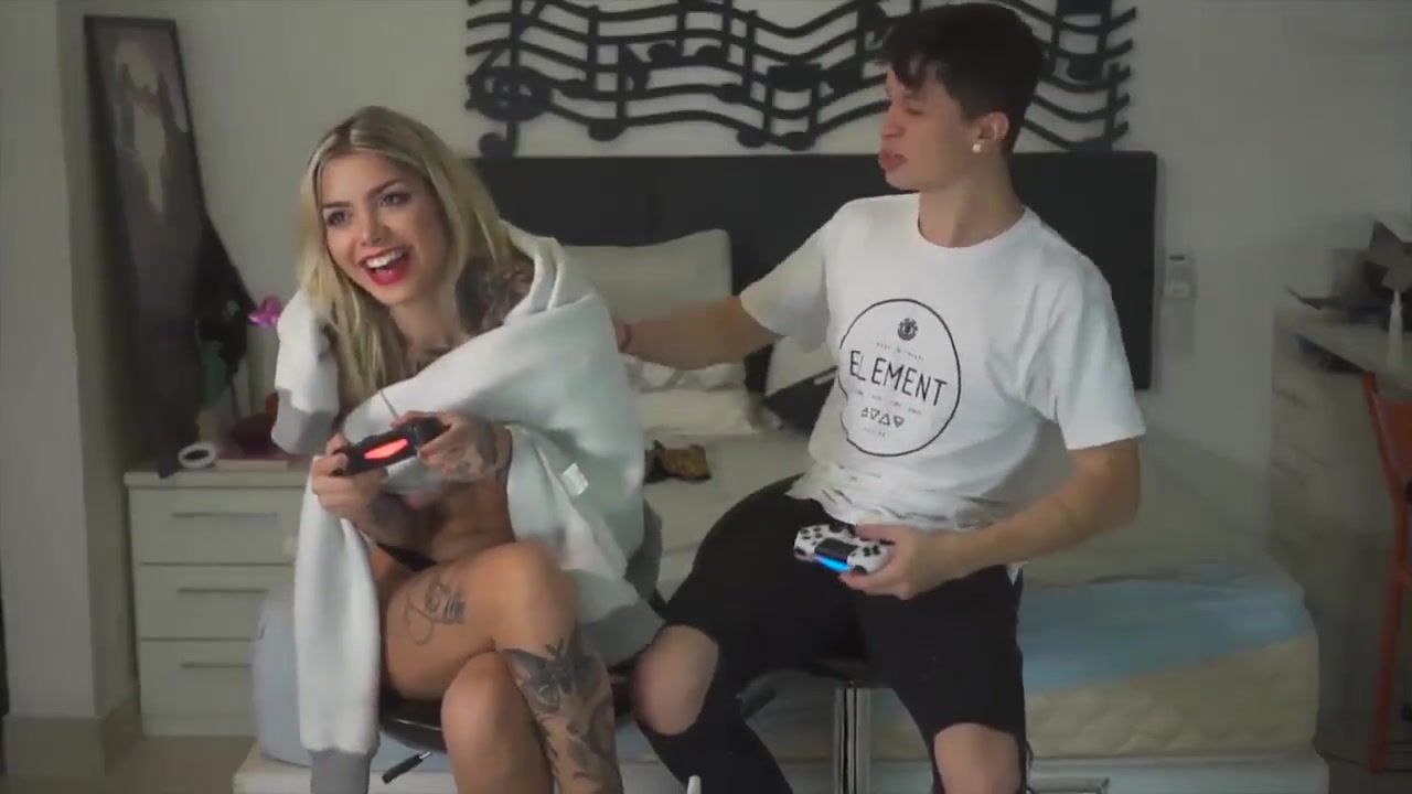 POVD Sexy video VIDEO GAME STRIP - UNCENSORED Ray Mattos Nude FIFA Lost Bet (YOUTUBER ENF) HotXXX - 1