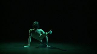 Hispanic Naked on Stage -Isabelle Rigat - The Moebius Strip Banheiro