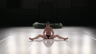 Bikini Naked on Stage - Nude Spectacle - 201 Mamadas
