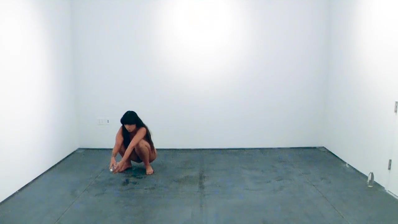 AdFly Naked on Stage Territorial Burden (performance Art) Masturbandose - 1