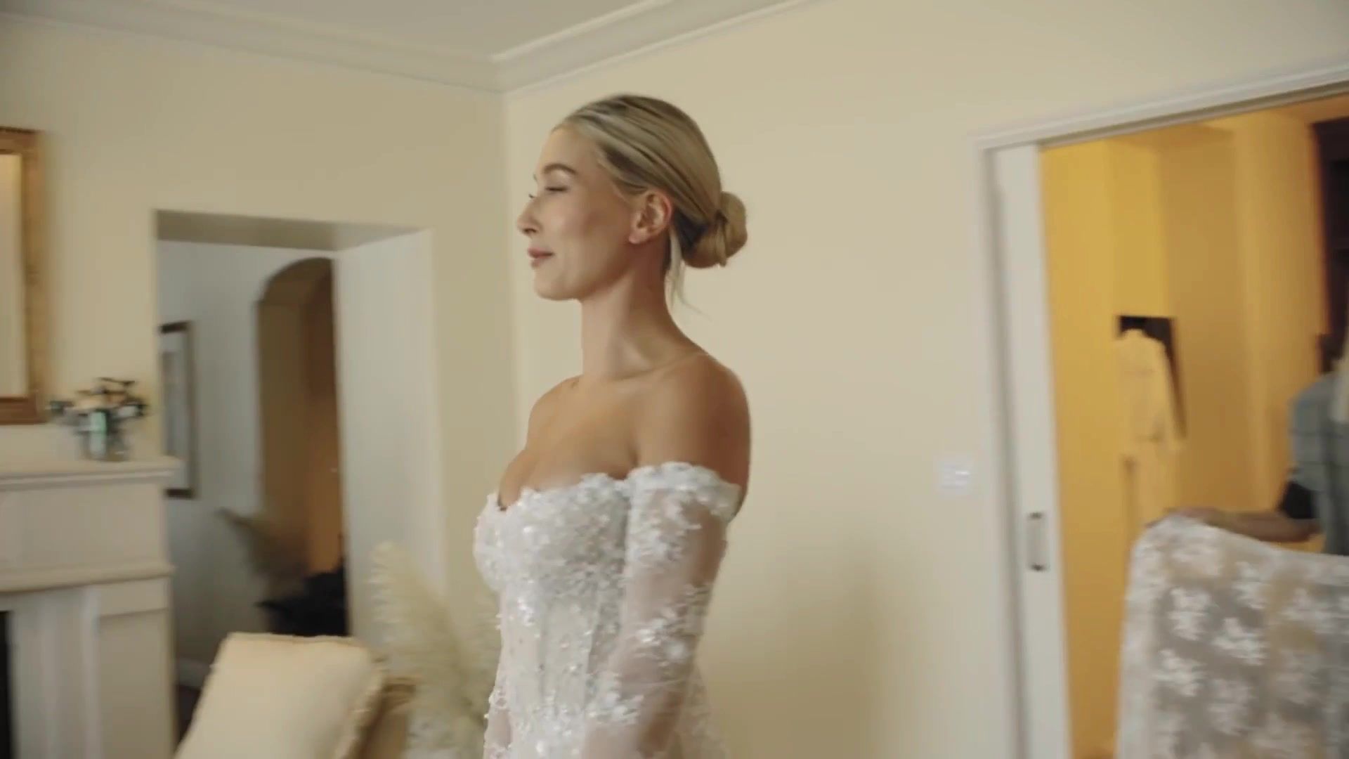 Bigdick Nude Hailey Baldwin - Wedding Dress Fitting (2019) Teen Fuck