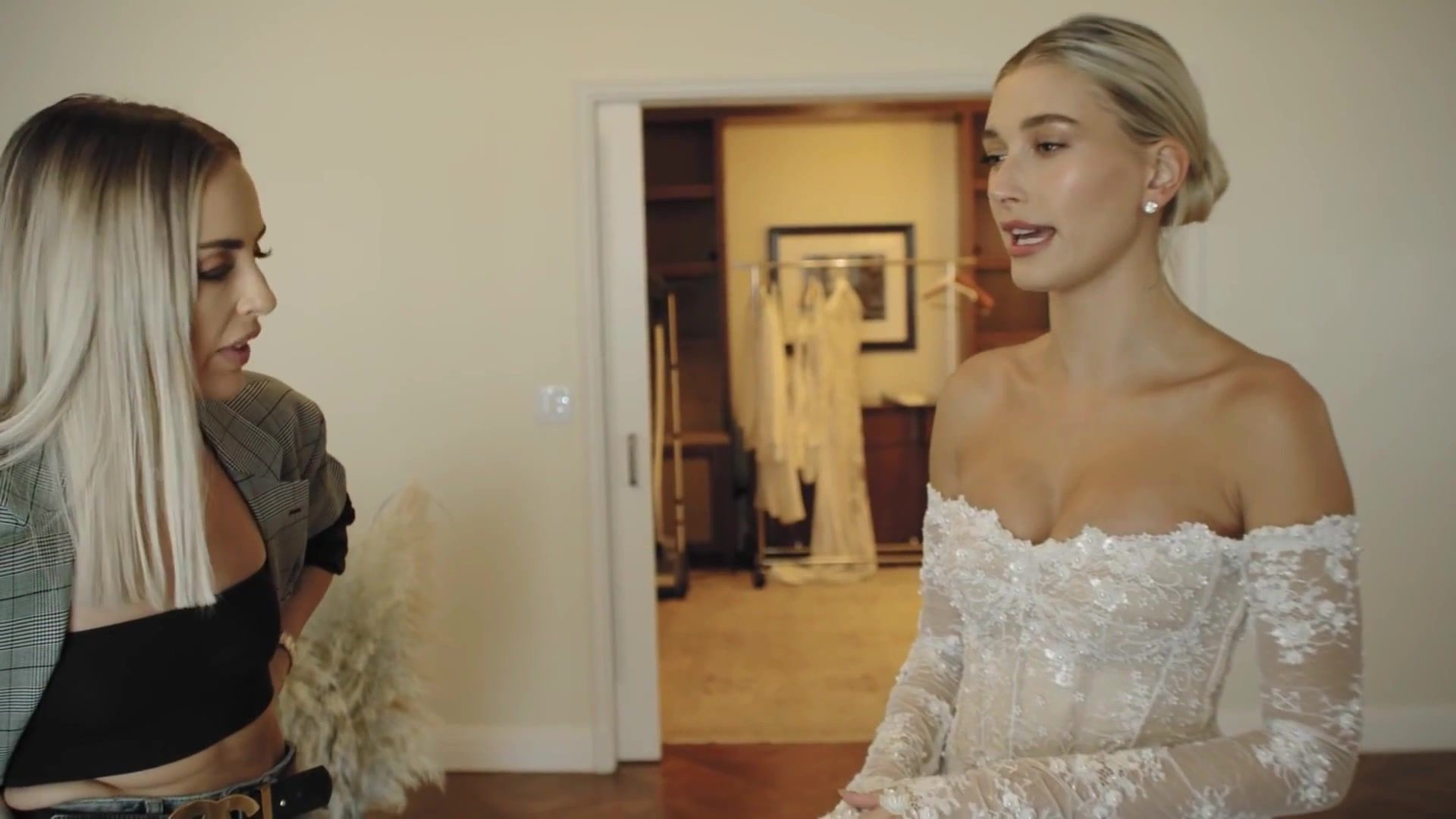 Brazzers Nude Hailey Baldwin - Wedding Dress Fitting (2019) Large