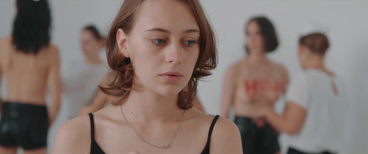3D-Lesbian Nackte Mercedes Muller, Hanna Hilsdorf, Julia Dietze - Smile (2018) SummerGF