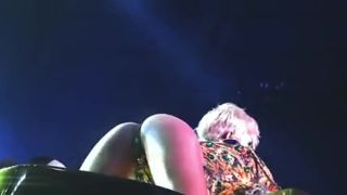 Bigbooty Miley Cyrus - Hot Sexy on Stage OopsMovs