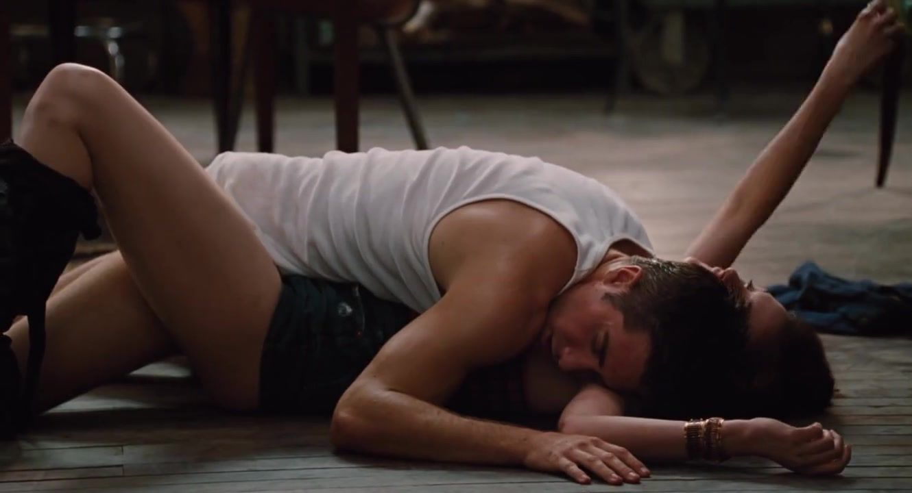 Shuttur Anne Hathaway from Love And Other Drugs comes naked and sexy FantasyHD