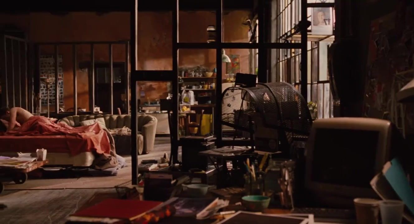 Hot Milf Anne Hathaway from Love And Other Drugs comes naked and sexy From - 1