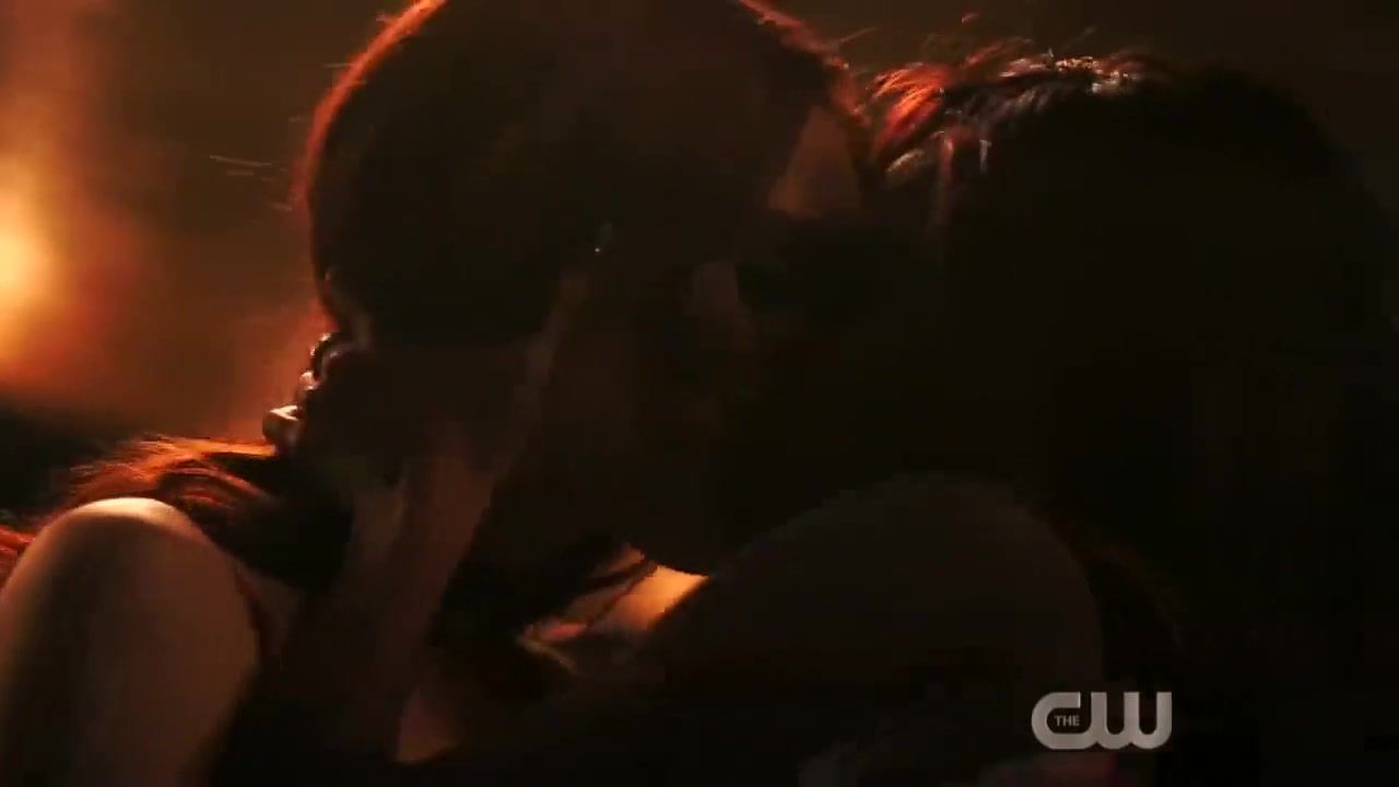 Casting Hot nude scene with lesbian actresses from TV series Riverdale kissing each other Celeb - 2