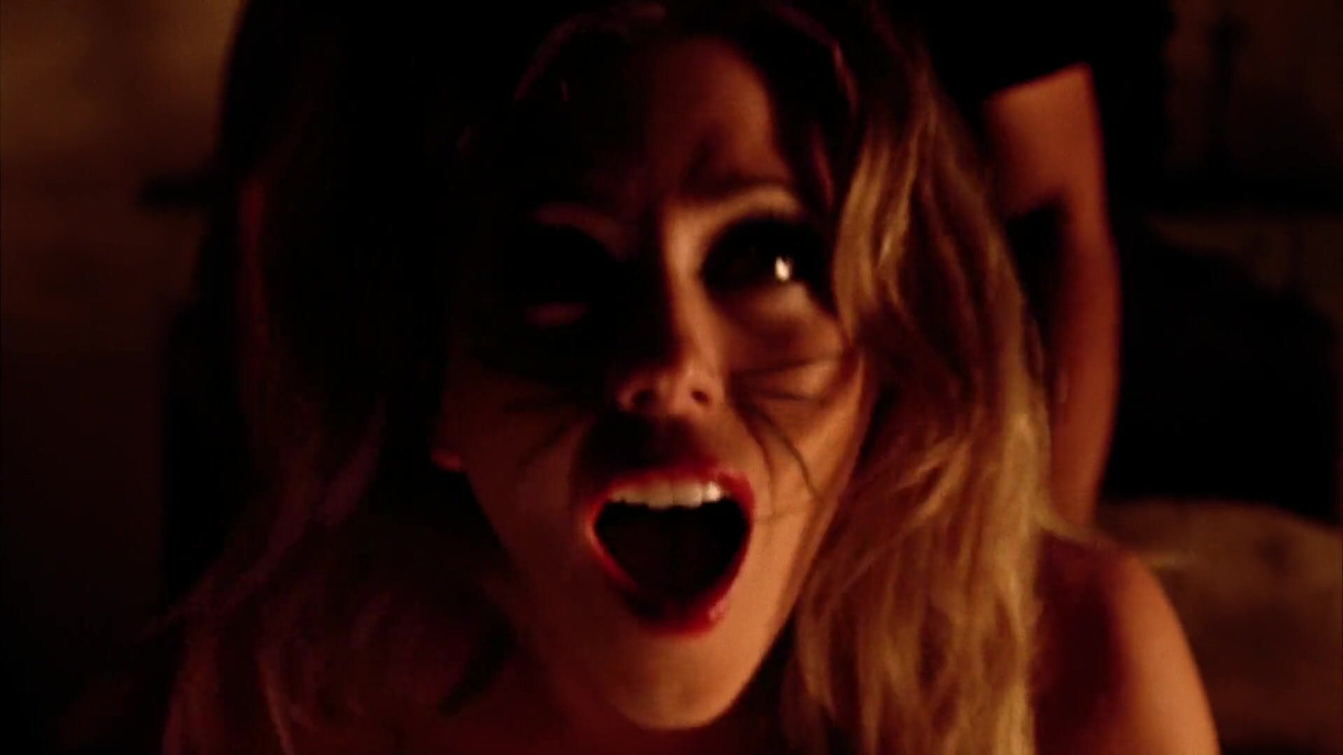 Cam4 Diora Baird doesn't care man or werewolf cause she can be penetrated by each of them Fucking - 1