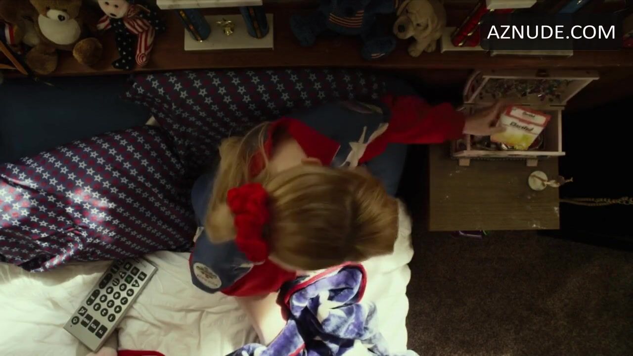 College Attractive actress Melissa Rauch has gymnastic sex in comedy movie The Bronze (2015) TXXX - 1