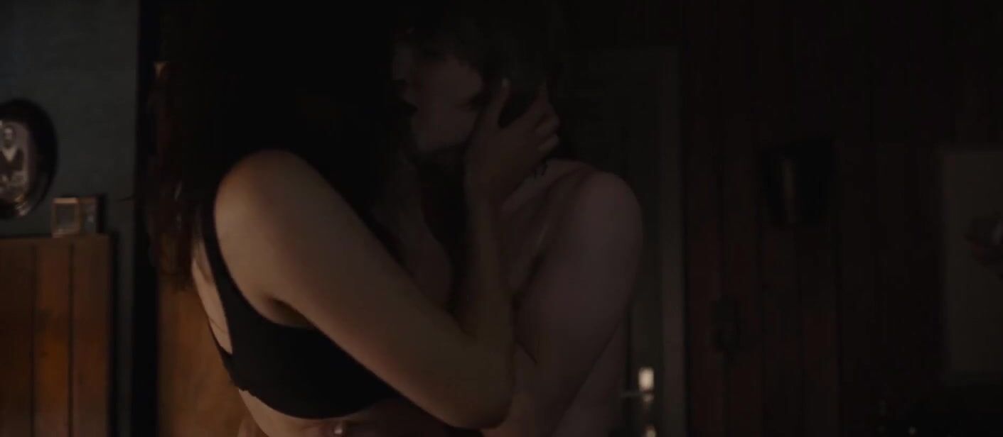 Cop Louis Hofmann kisses and penetrates Lisa Vicari in erotic excerpts from Dark CamPlace - 1