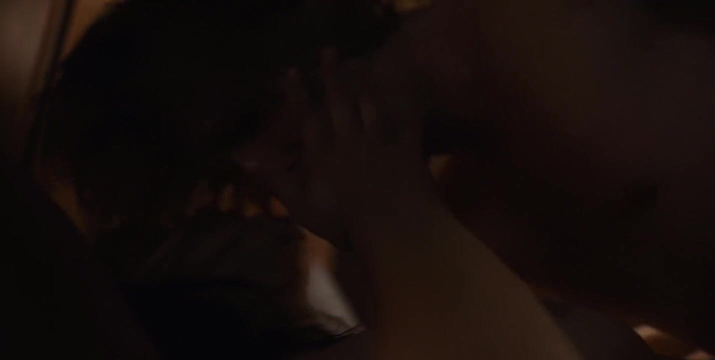 Exhibitionist Louis Hofmann kisses and penetrates Lisa Vicari in erotic excerpts from Dark Pussy - 1