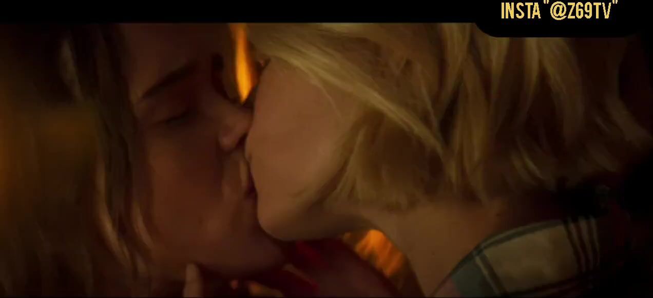 Homo Kate Mara nude and Ellen Page are lesbians fooling around in drama movie sex excerpt Blow Jobs