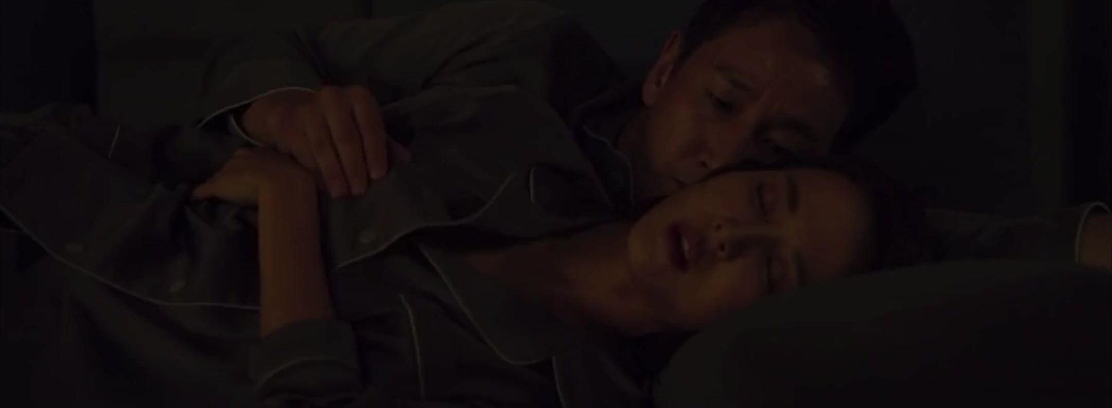 Brazzers Korean movie Parasite mutual masturbation explicit moment with Jo Yeo-jeong Kissing - 1