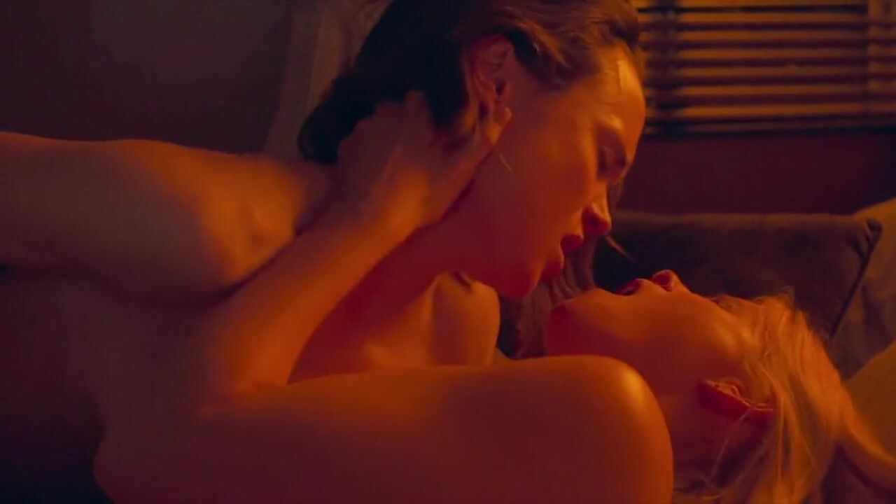 XerCams Lesbian sex scenes of blonde Kate Mara and tiny Ellen Page from My Days of Mercy (2017) Comendo - 2