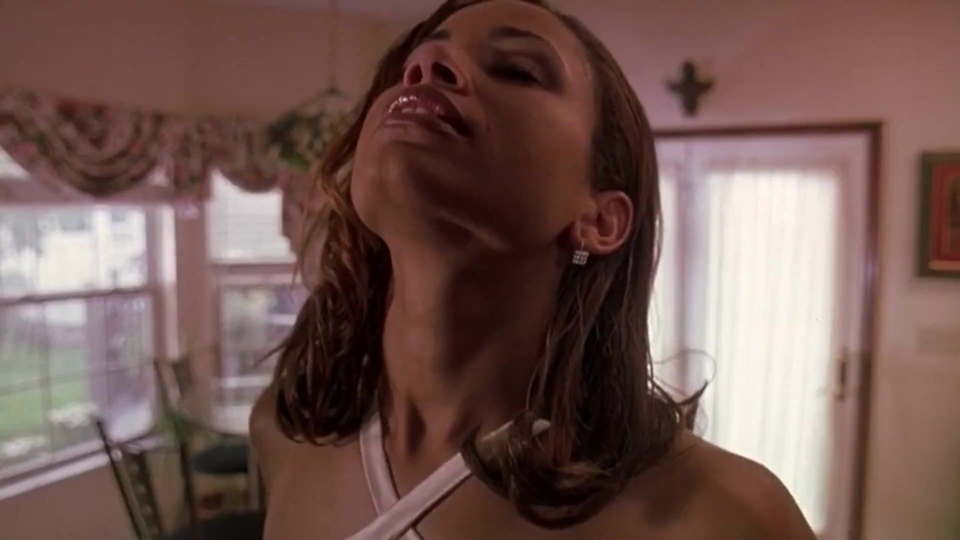 Dom Mulatto girl has muff licked by black man who disappears in Uninvited Guest (1999) Delicia