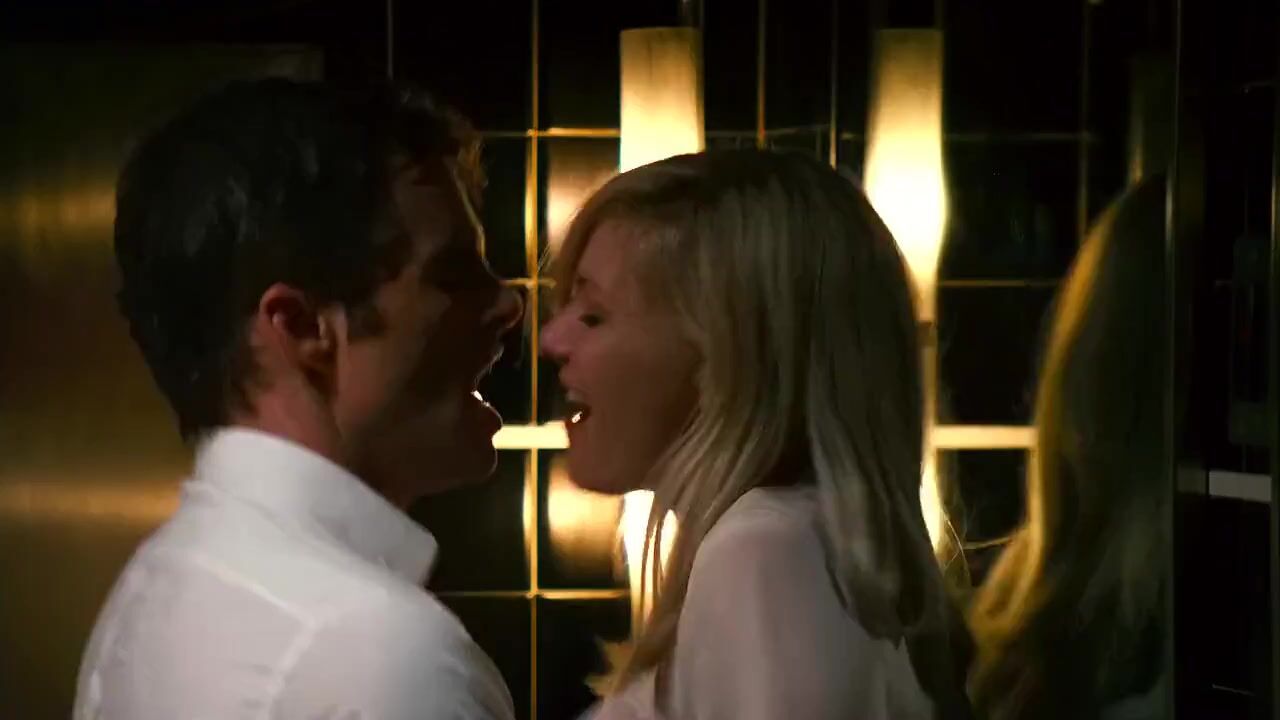 Handjob Kirsten Dunst is nailed and changing in Bachelorette Hollywood sex scene (2012) Chica - 1