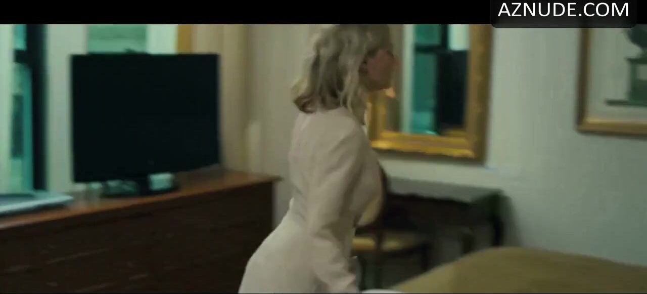 Butt Kirsten Dunst is nailed and changing in Bachelorette Hollywood sex scene (2012) Safadinha
