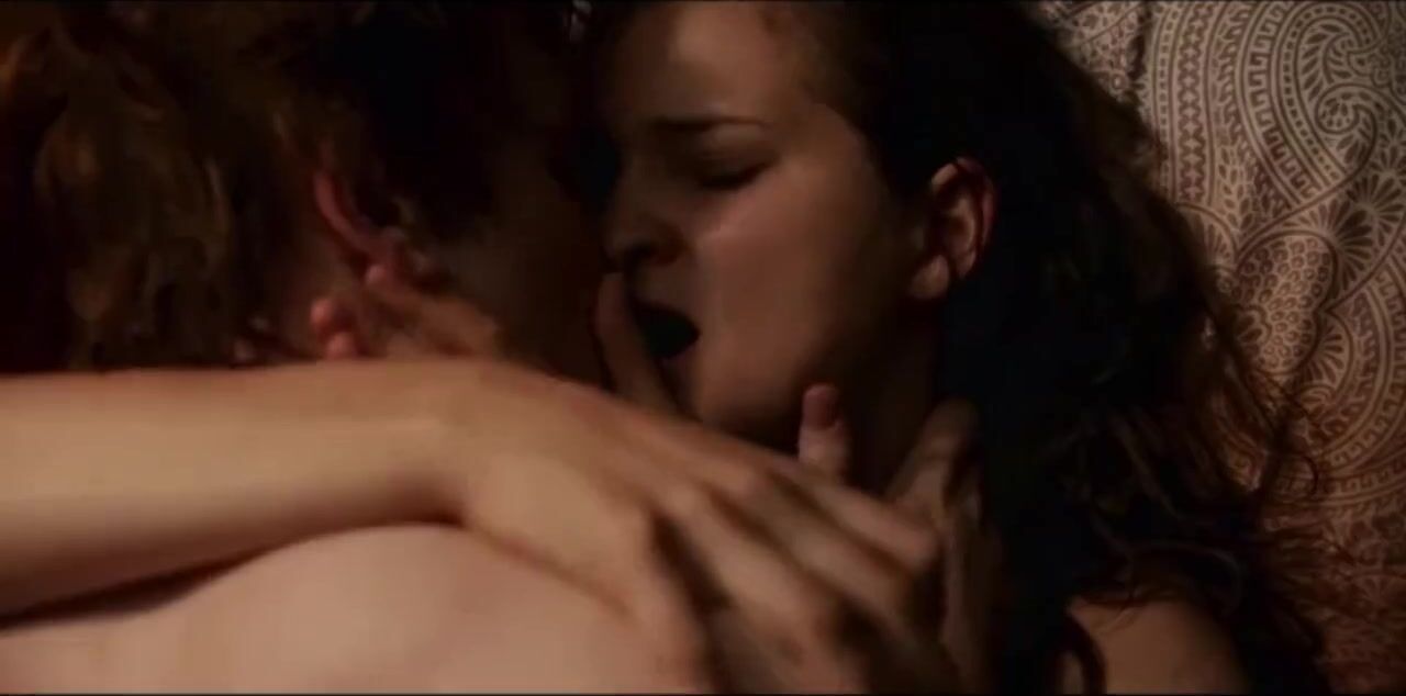 YesPornPlease HD sex moments of Lisa Vicari kissing and being fucked by Louis Hofmann in Dark Gayfuck - 1