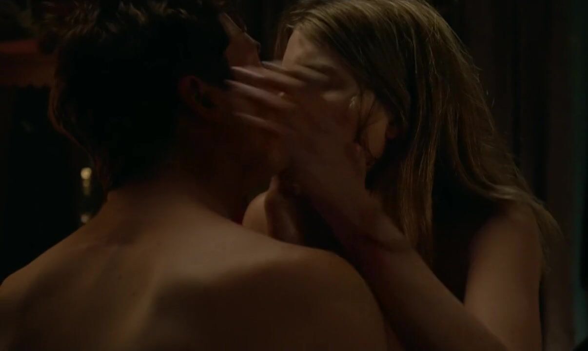 Porno Explicit HD moments of sex with Emma Greenwell from TV series Shameless S05E03 (2015) Machine - 2