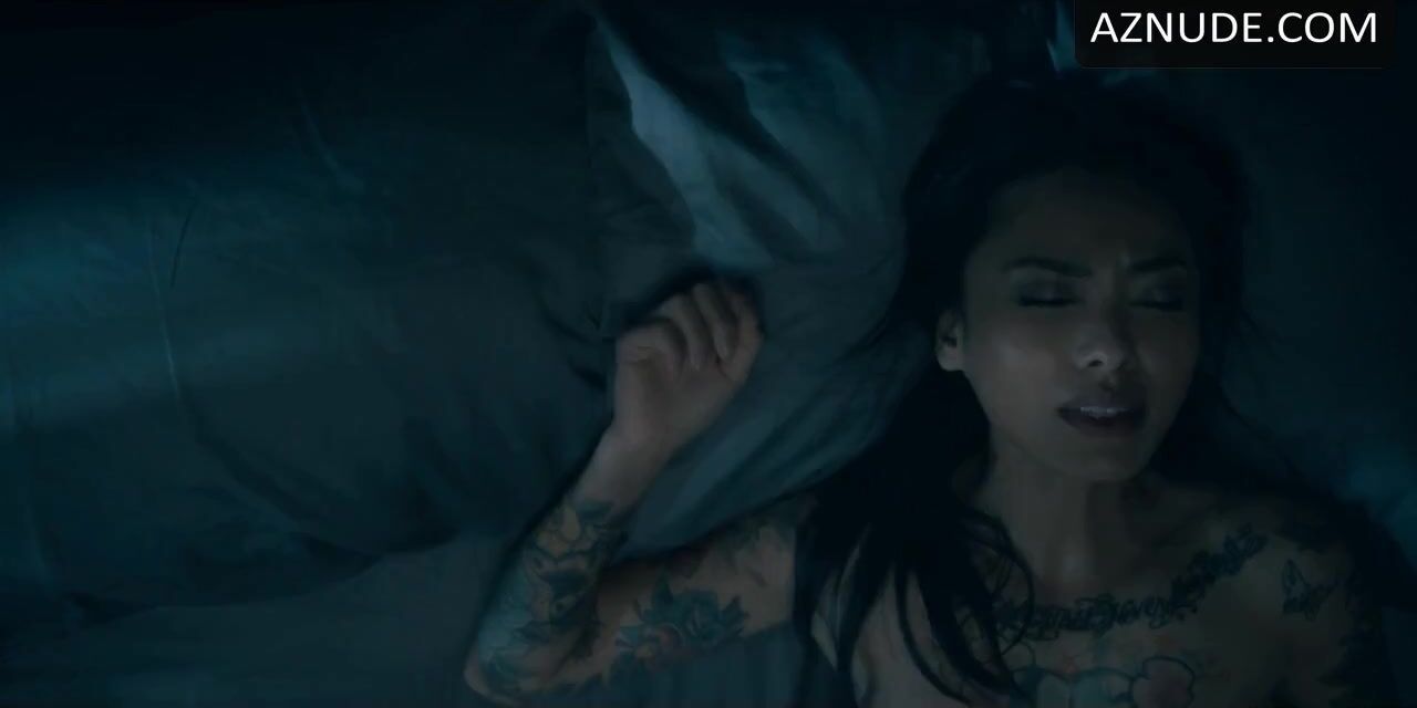 Teenxxx Twosome lesbian sex scene of Asian Levy Tran and Kate Siegel in The Haunting of Hill House Kaotic