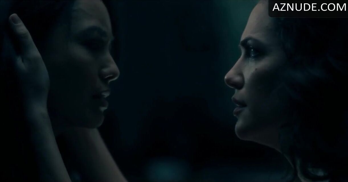 Softcore Twosome lesbian sex scene of Asian Levy Tran and Kate Siegel in The Haunting of Hill House Bare