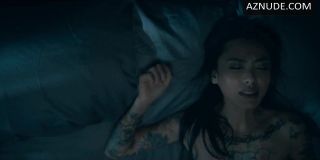 Facebook Twosome lesbian sex scene of Asian Levy Tran and Kate Siegel in The Haunting of Hill House Belly