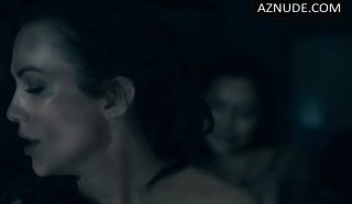 Cumswallow Twosome lesbian sex scene of Asian Levy Tran and Kate Siegel in The Haunting of Hill House Milf