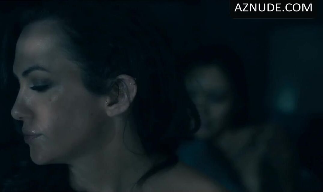 Facebook Twosome lesbian sex scene of Asian Levy Tran and Kate Siegel in The Haunting of Hill House Belly - 2