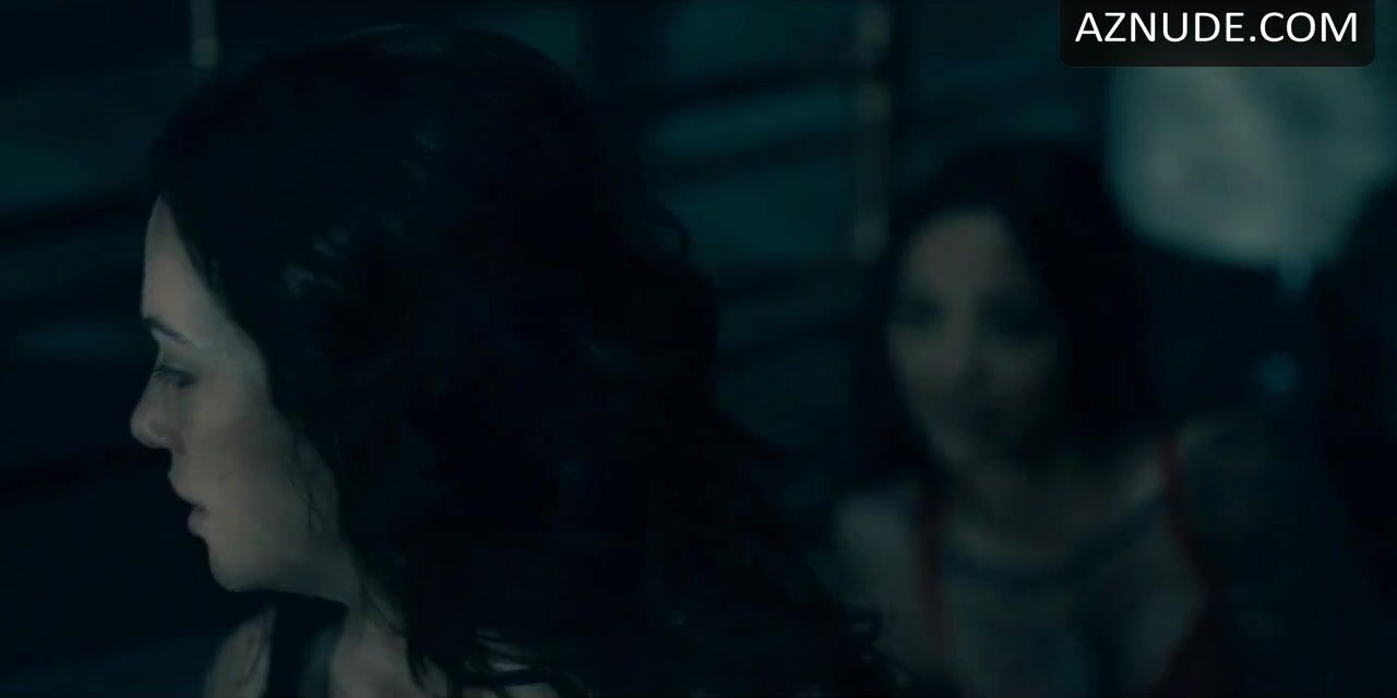 TheSuperficial Twosome lesbian sex scene of Asian Levy Tran and Kate Siegel in The Haunting of Hill House Morazzia - 2