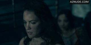 Fux Twosome lesbian sex scene of Asian Levy Tran and Kate Siegel in The Haunting of Hill House Playing