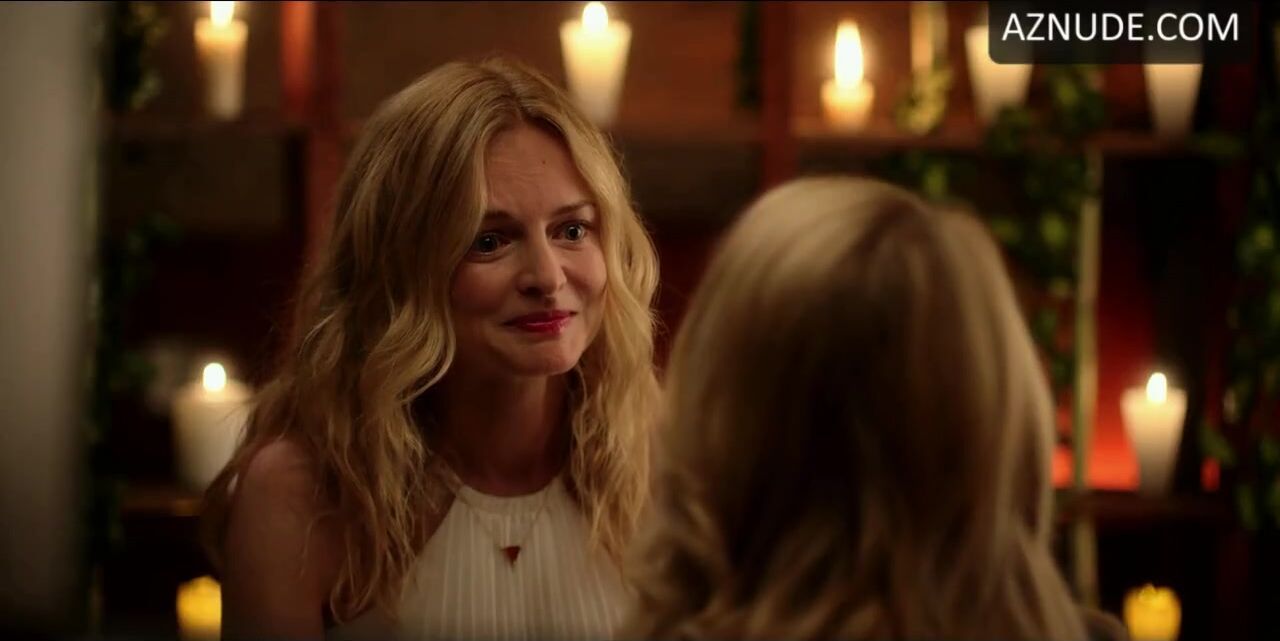 Moms Sexy celebrities Heather Graham and Anna Camp hump and moan in Desperados (2020) Real Orgasms