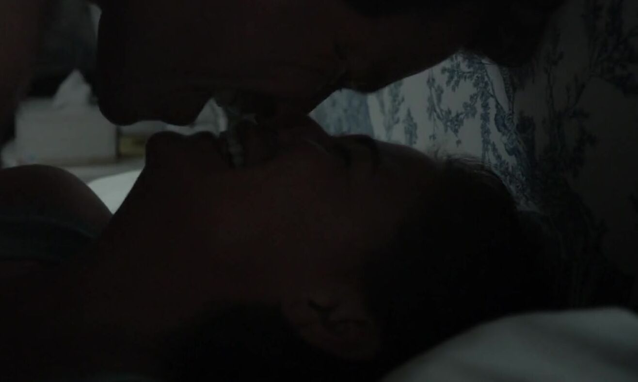 Rebolando Maura Tierney allows man to try her peach and fuck it in series Affair S01e01 (2014) Older - 1