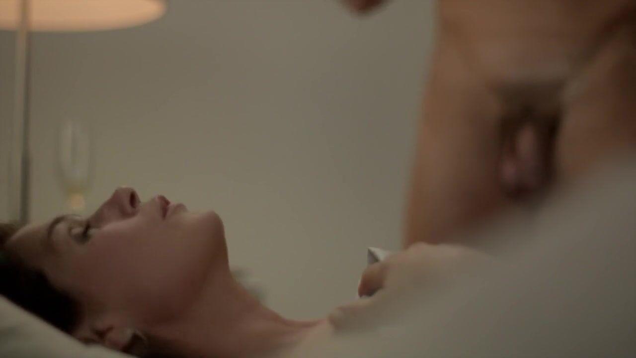Little Man comes to bang Maura Tierney but doesn't make her cum in The Affair S02e01 (2015) Hymen