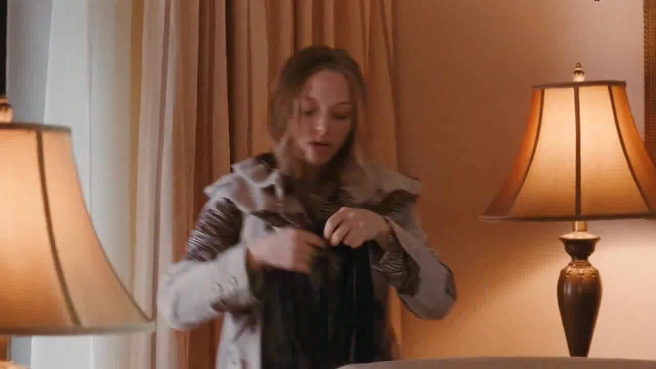 Big Black Cock Sex scenes of Amanda Seyfried from Chloe tempting both men and women into fucking Hunks - 1