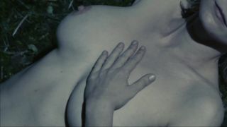 Novia Kirsten Dunst breaks into viewers' hearts with naked boobs in nude scenes from Melancholia Gay