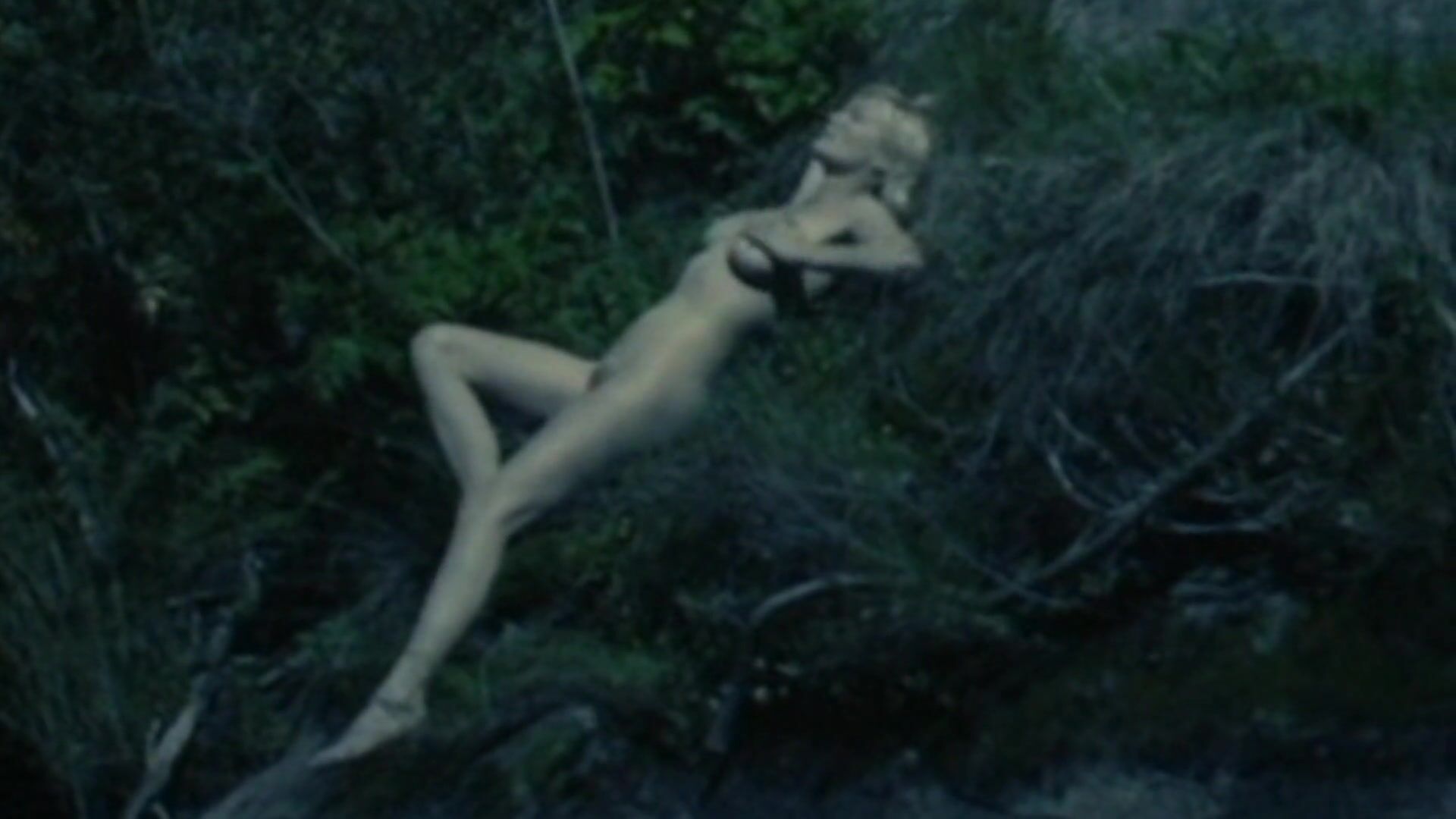 Spandex Kirsten Dunst breaks into viewers' hearts with naked boobs in nude scenes from Melancholia Real Amateur Porn - 1