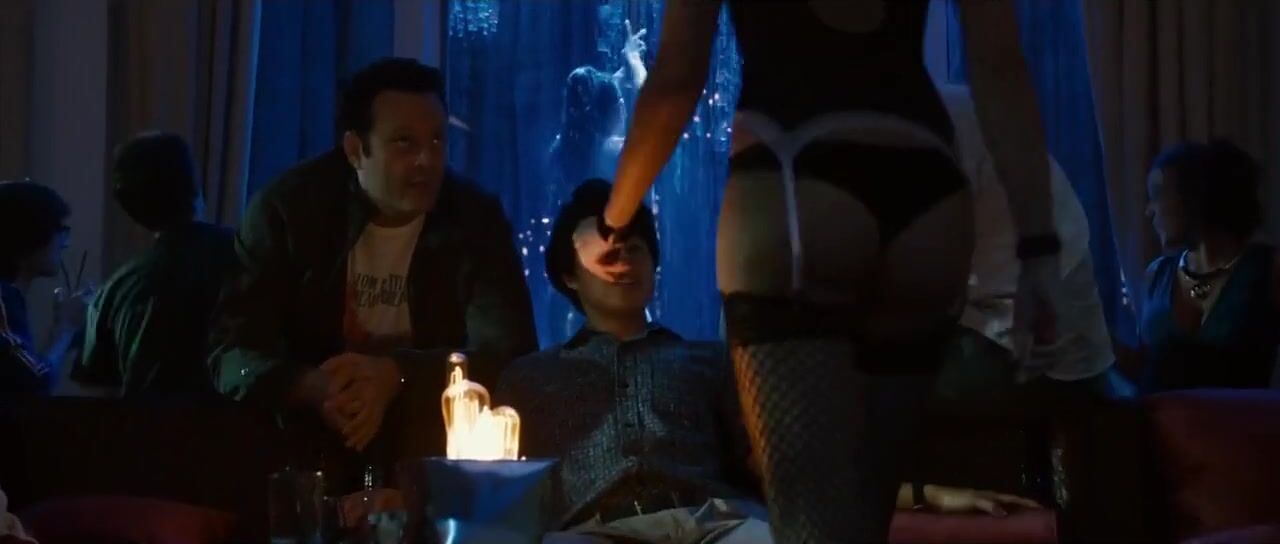 Cojiendo Explicit scene in the striptease club from comedy film The Internship with pole-dances Culonas