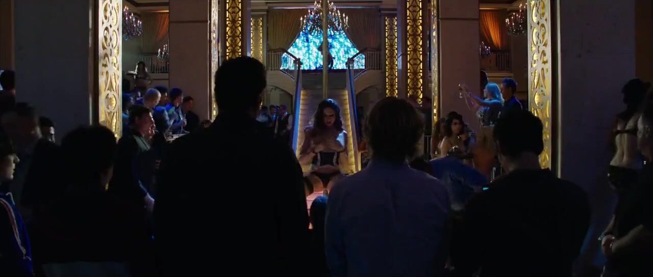 Prostituta Explicit scene in the striptease club from comedy film The Internship with pole-dances Legs - 2
