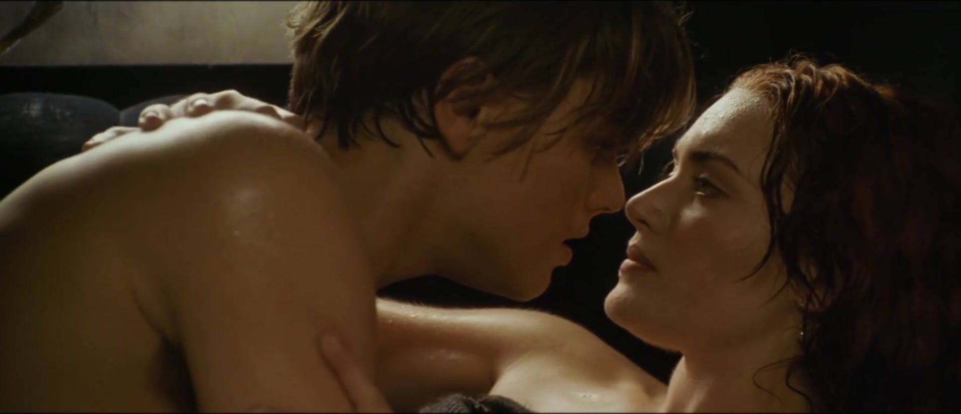 Gozando Leonardo DiCaprio loves chick's body and draws her before fucking in Titanic (1997) Indo