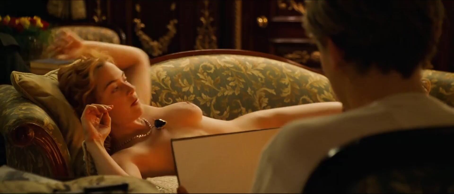 Heavy-R Leonardo DiCaprio loves chick's body and draws her before fucking in Titanic (1997) Huge Ass - 2
