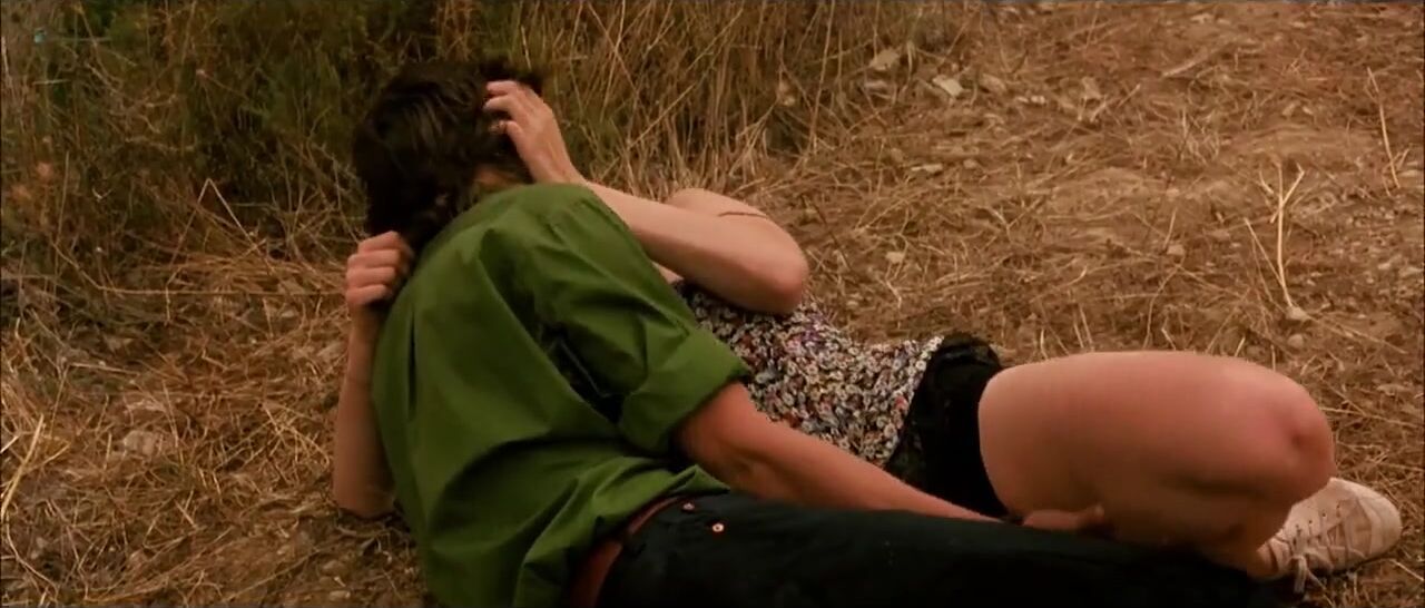 Masterbation Village life and its secrets tempt Liv Tyler and Rachel Weis in Stealing Beauty (1995) Wet Pussy - 1