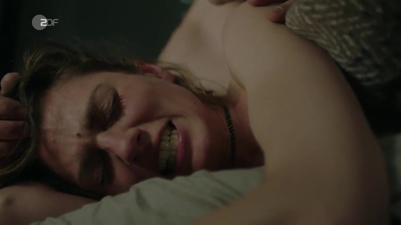 Hardcore Sex Man got right to fuck crying girlfriend in Winterherz Tod in Einer Kalten Nacht (2018) AdultGames - 1