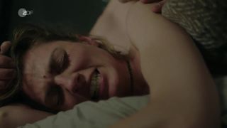 Polla Man got right to fuck crying girlfriend in Winterherz Tod in Einer Kalten Nacht (2018) Dad