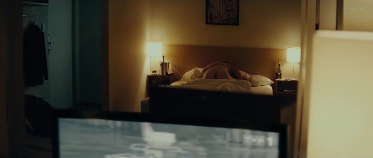Glamour Porn It takes less than minute for Michalina Olszanska to make BF cum in Anatomia zla (2015) Gay Brokenboys