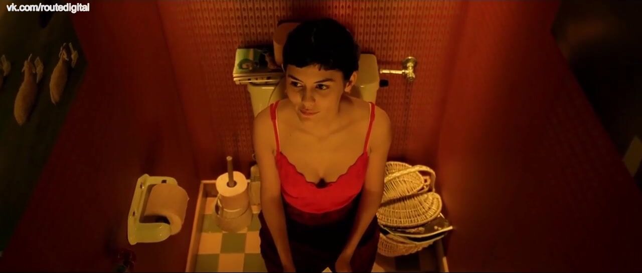 Blowjobs Amelie sex scenes of Audrey Tautou minding her own business while being bonked by men Tiny - 1