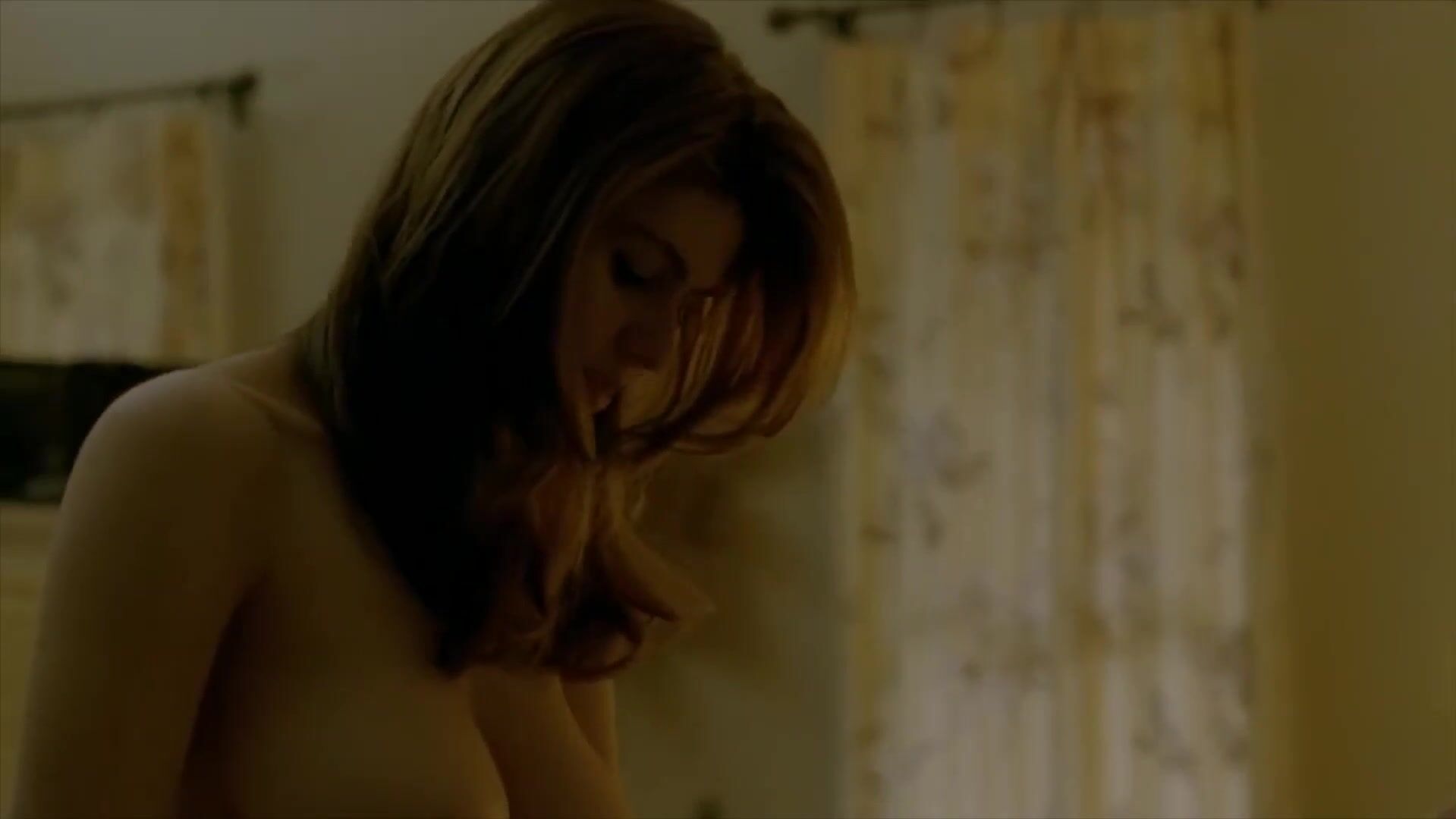 Caught Alexandra Daddario welcomes BDSM lover and handcuffs him before bonking in True Detective Sexy