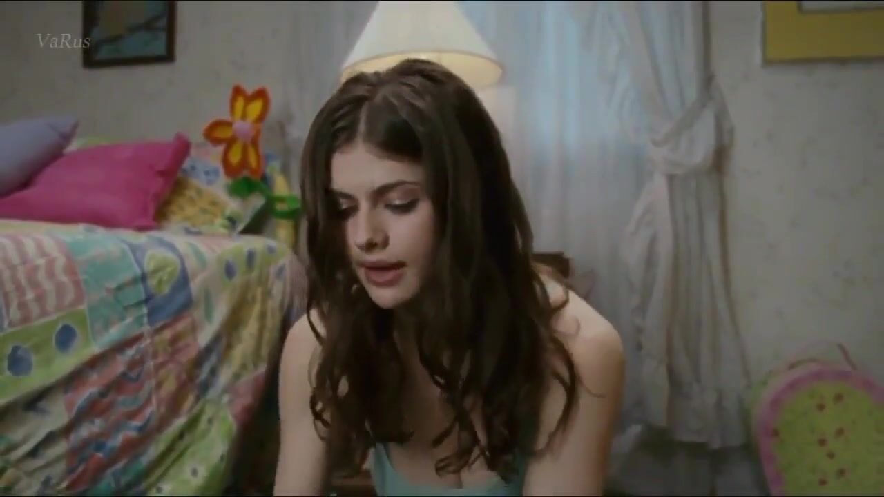 Indo Alexandra Daddario tries to expose titties in different situations in feature movies Spit - 1
