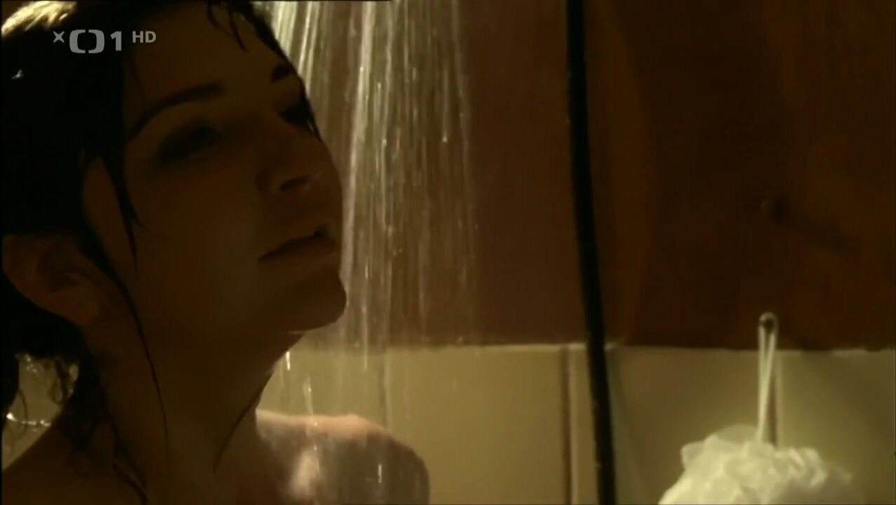 Long Hair Andrea Kulasova gets drilled in bed and shower sex scenes from Sametovi Vrazi (2005) Super