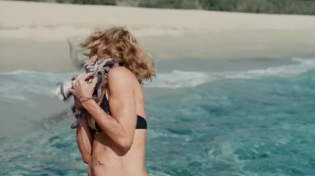 Cheat Madonna nude trusts guy with body and makes it on the beach in Swept away (2002) For adult - 1