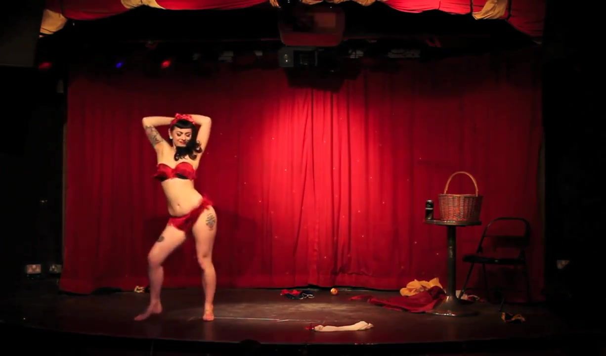 Teenager Strip BURLESK Show - Chantilly Lace Bunda